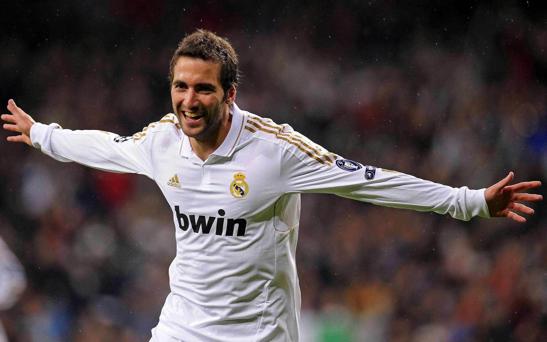 巴黎狂胜西班牙，富安健洋在欧冠半决赛接管比赛，一位亚洲后卫的传奇之夜