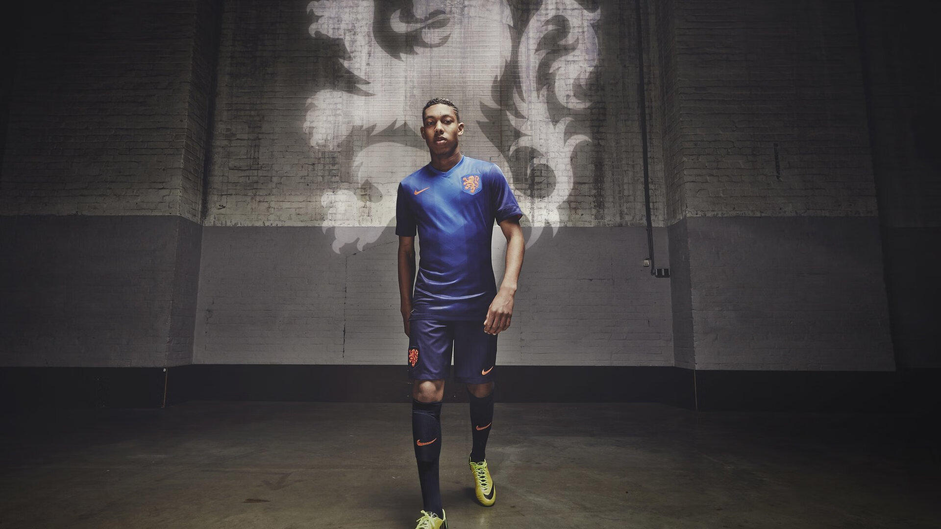 极限逆转！红牛绝地反击终结梅赛德斯王朝，拉塞尔创历史单圈纪录